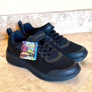 New Kid’s Sketchers Size 5.